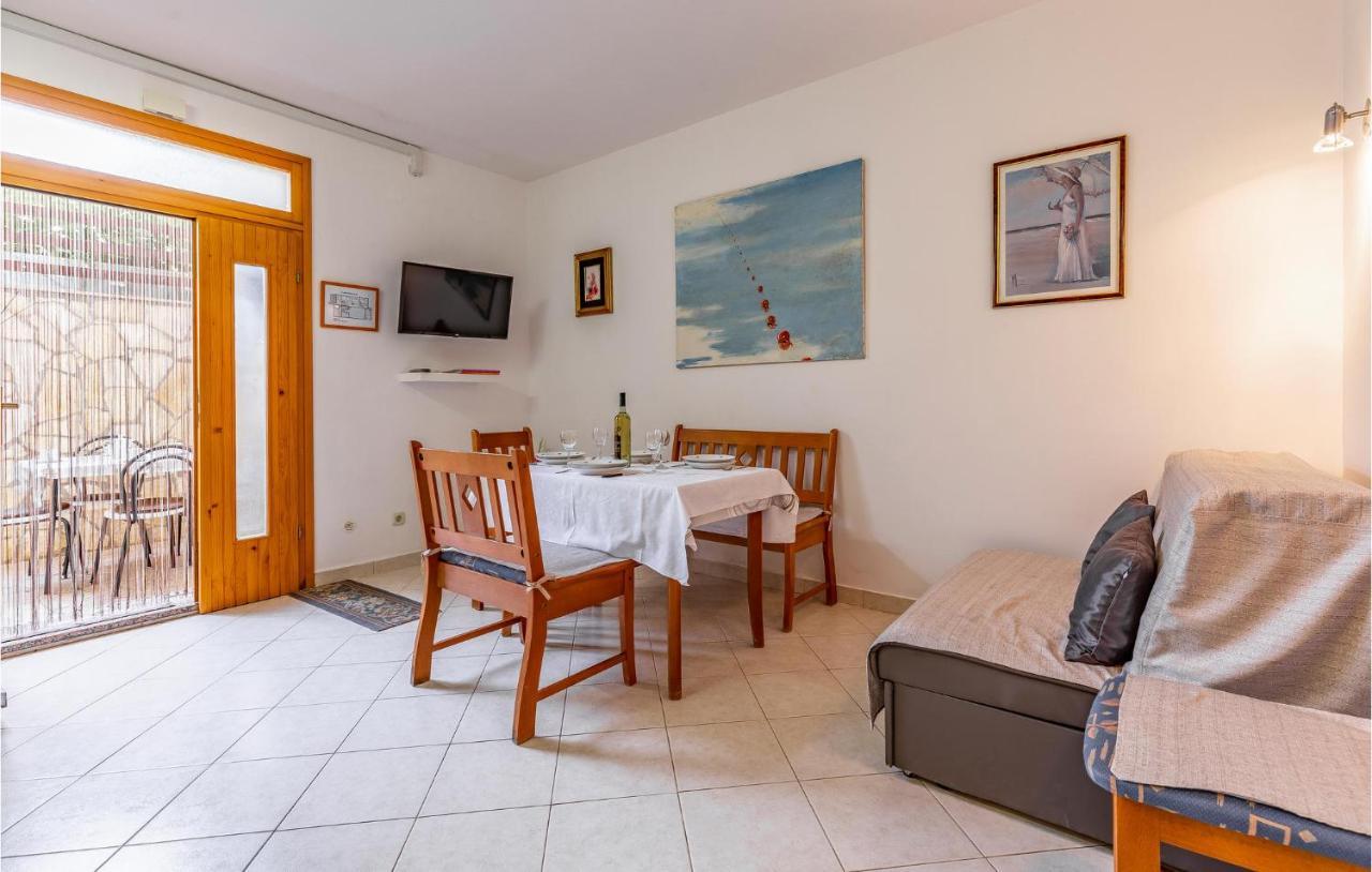 2 Bedroom Stunning Apartment In Rovinj Exterior photo