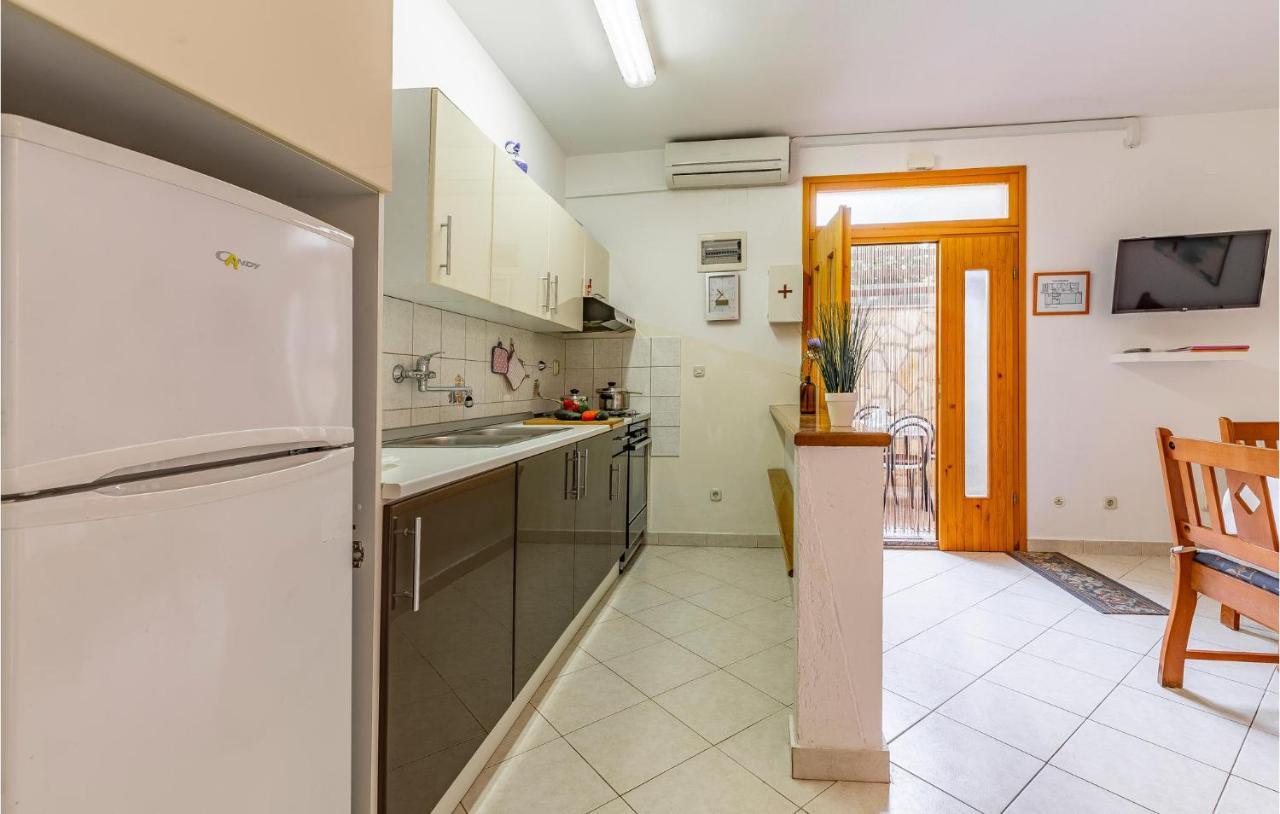2 Bedroom Stunning Apartment In Rovinj Exterior photo