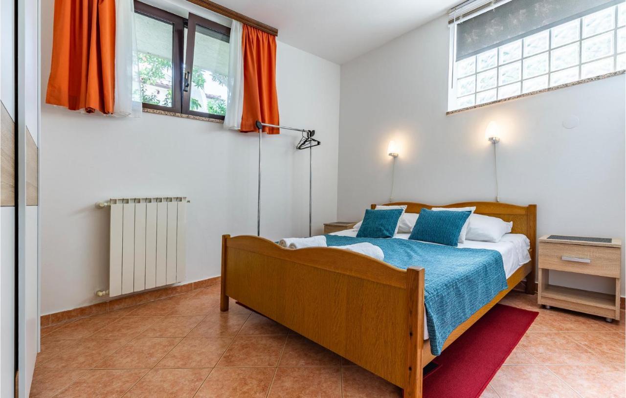 2 Bedroom Stunning Apartment In Rovinj Exterior photo