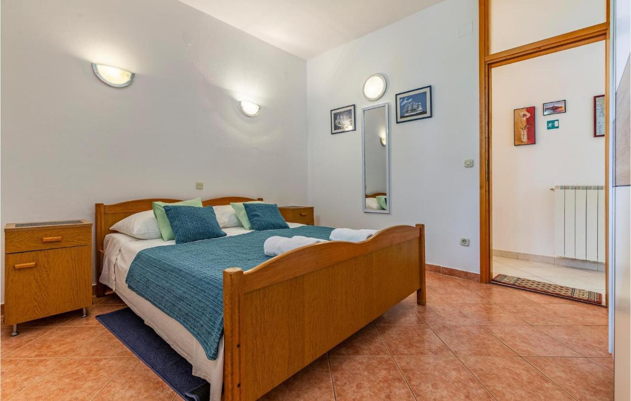 2 Bedroom Stunning Apartment In Rovinj Exterior photo